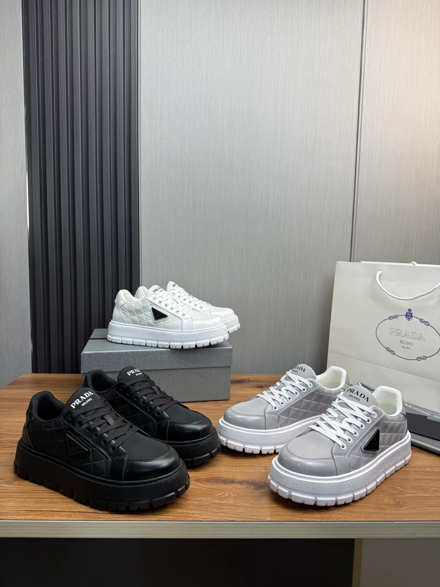 Men's shoes 💰580💰 [PRADA] Autumn and winter hot men's shoes shipped 👏Official website synchronized ⬆️Original fly-woven cowhide fabric + cowhide lining, 1⃣️:1⃣️reproduction, original sole, 38-45 (45. Customized, non-refundable)